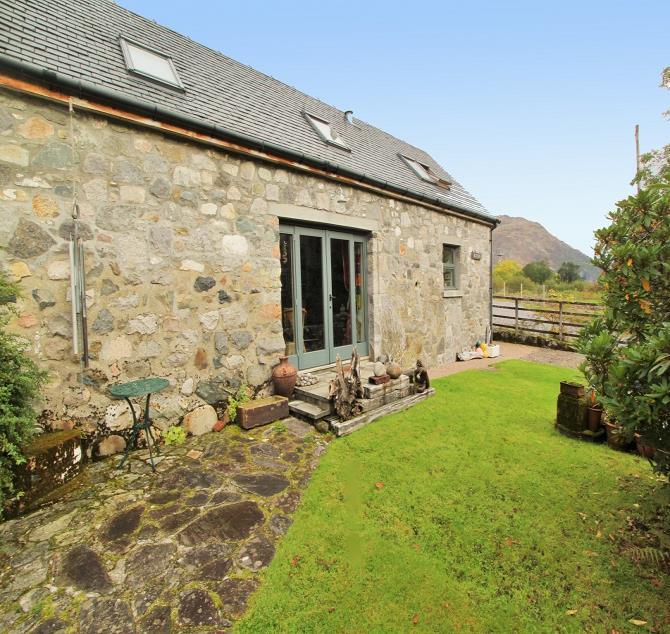 Close to the beach, with spacious accommodation and partial views of Loch Etive, it would make a delightful home or holiday