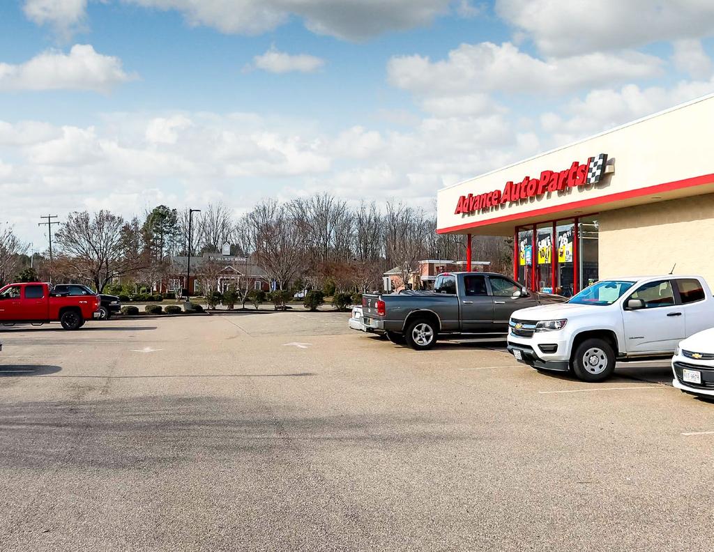 INVESTMENT SUMMARY SRS National Net Lease Group is pleased to present the opportunity to acquire the fee simple interest (land and building ownership) in an Advance Auto Parts property located in
