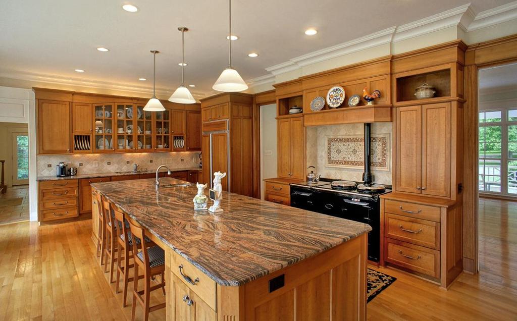 Kitchen 24 x 25 approximate Hardwood floor; cove crown moulding; informal dining at the