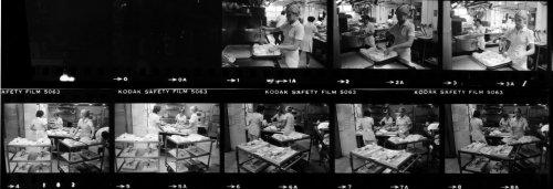 5 P 1976-11-005 Meals on Wheels being prepared