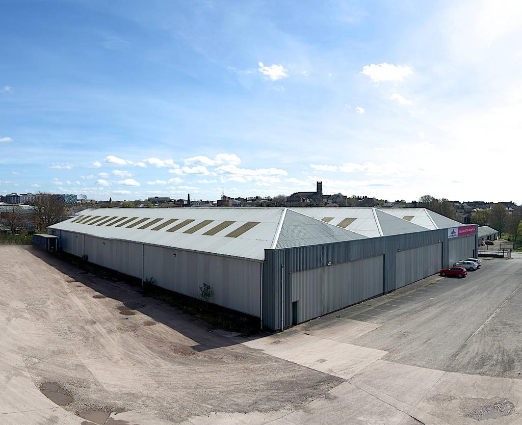 TO LET 4,645 sq m (50,000 sq ft) self contained industrial/warehouse unit with
