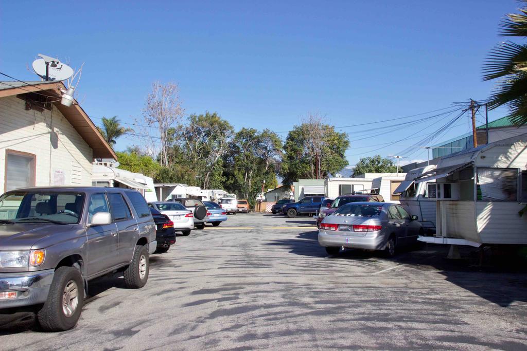 Investment Summary Actual Photo BRC Advisors, as the exclusive listing agency, is pleased to offer for sale this unique turnkey South El Monte Trailer Park + Bonus 910 SF Income Producing Retail Shop