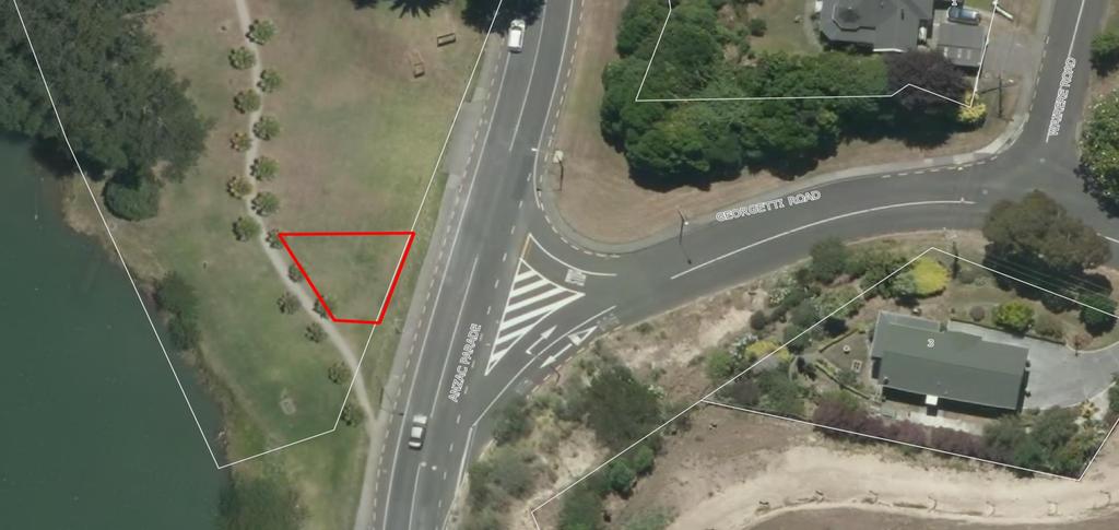 Map 4 - Anzac Parade - opposite Georgetti Road Sign to be at least 10m from the kerb and channel Available area for signs in red Original Sheet Size: Scale: 1:500 Projection: NZGD49 / New Zealand Map