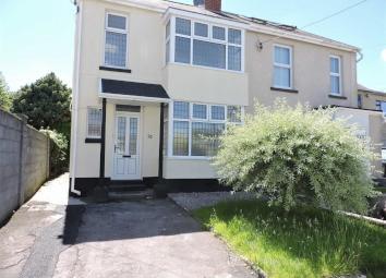first floor bathroom. Ample off road parking. Enclosed rear garden with... 129,950 Pengry Road, Loughor, Swansea SA4 Distance: 0.