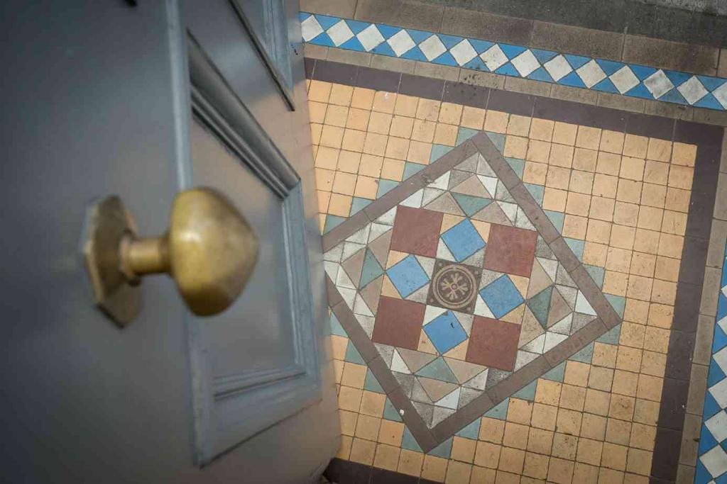 Entered via a private front garden with gate and steps to front door. Entrance vestibule with mosaic tile flooring and door leading to the hallway. Bay window sitting room with decorative cornicing.