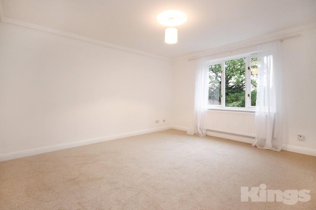 DESCRIPTION Kings are proud to offer this well presented and newly redecorated 2 bedroom, 2 bathroom purpose built apartment opposite Dunorlan Park with large communal garden only 1 mile of the