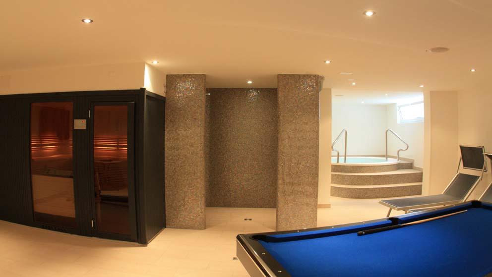 A spa with sauna / steam room, changing room, showers (photo shows similar facility in