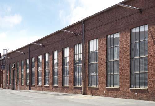 - The industrial building was completely unused and was extensively converted into historic office lounges and showrooms and has been awarded with several architectural and monument protection prizes.