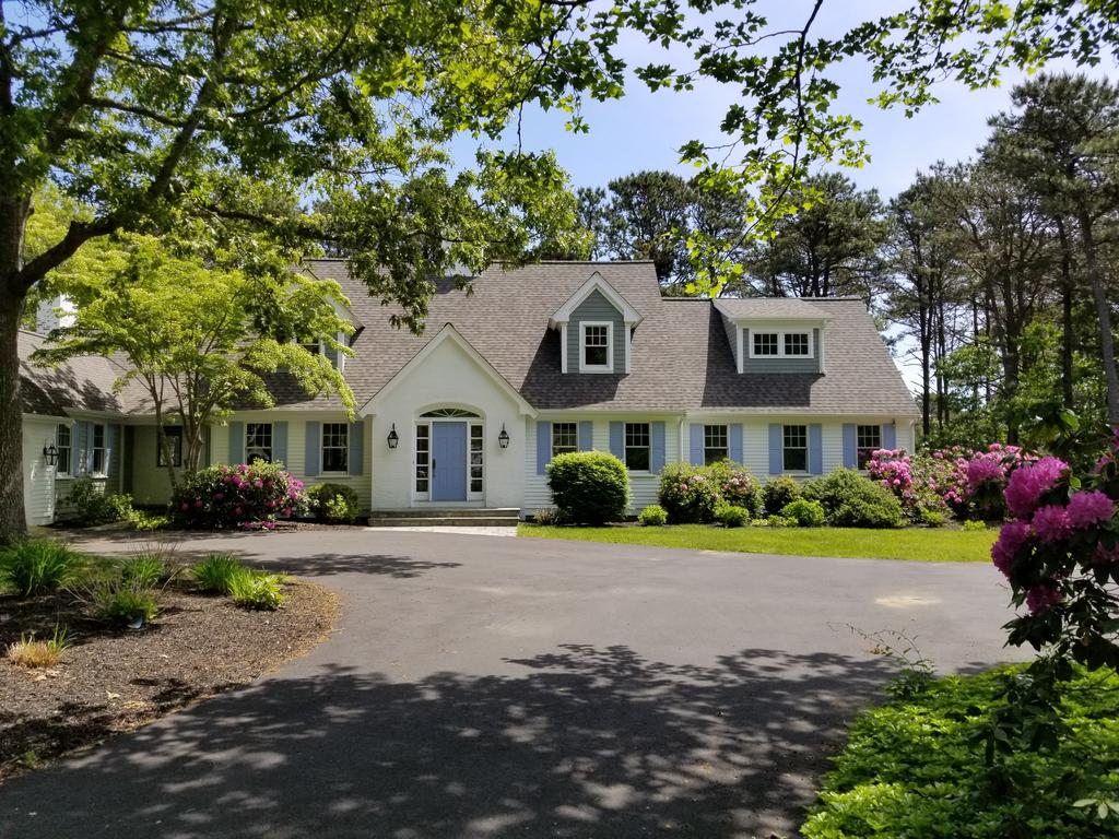140 Pineleigh Path, Osterville, MA Price: Rooms: Bedrooms: Bathrooms: Living Area: Assessment: Acres: Year Built: Heating: Cooling: Water: Sewer: Taxes: $ 1,750,000 Ten