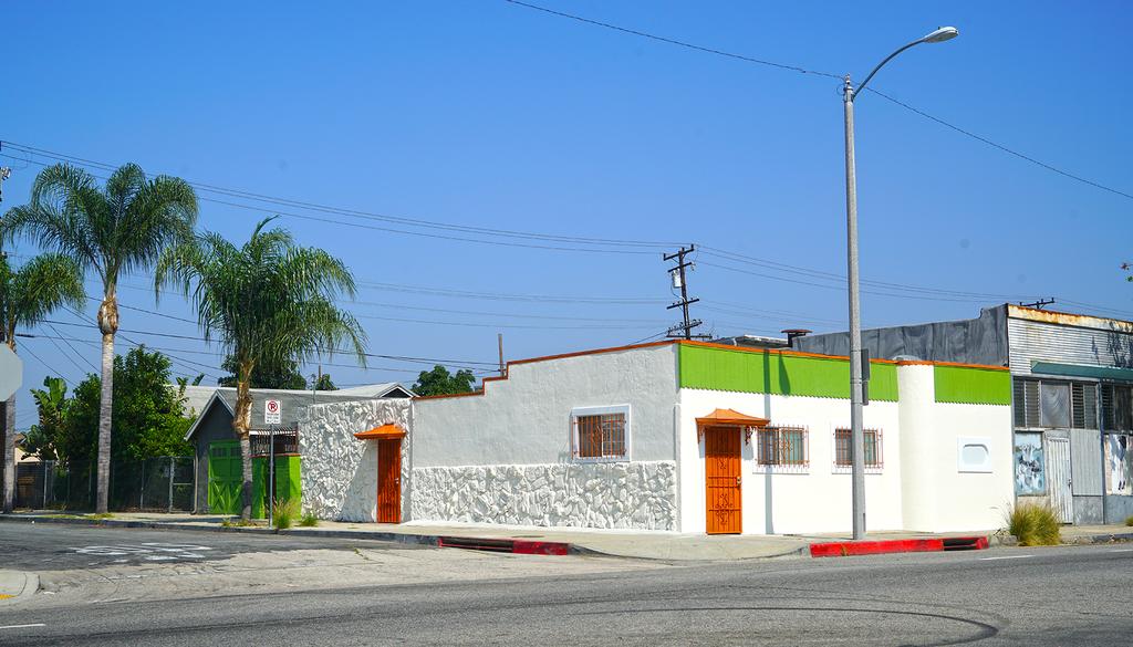 MIXED-USE INVESTMENT FOR SALE INGLEWOOD INVESTMENT OPPORTUNITY 6551 West Blvd, Inglewood, CA 90302 OFFERING SUMMARY LOCATION OVERVIEW 6551 West Blvd is located between Downtown Inglewood and View
