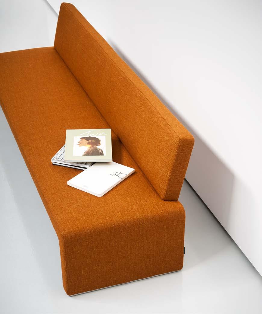 Search for: Contract Labanca Un sistema di divani, poltrone, panche estremamente versatile, pensato per arredare e caratterizzare qualsiasi spazio, esprimendo uno stile essenziale, trasversale ed