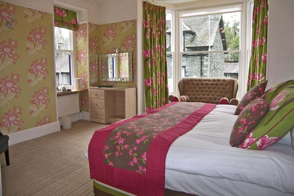 Guest Bedroom 1 Location Smallwood House is very conveniently placed in the centre of the village with a wide variety of shops, cafes, restaurants etc all within a short walk.