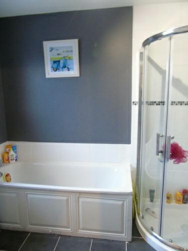 shower unit with electric shower fitting,