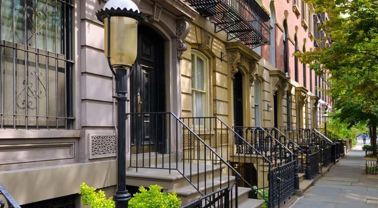 1 3 3 EA ST 6 5 TH STREET - T H E NEIGHBORHOOD UPPER EAST SIDE: The Upper East Side has long been the established home of wealthy New York families who wish to enjoy the convenience and
