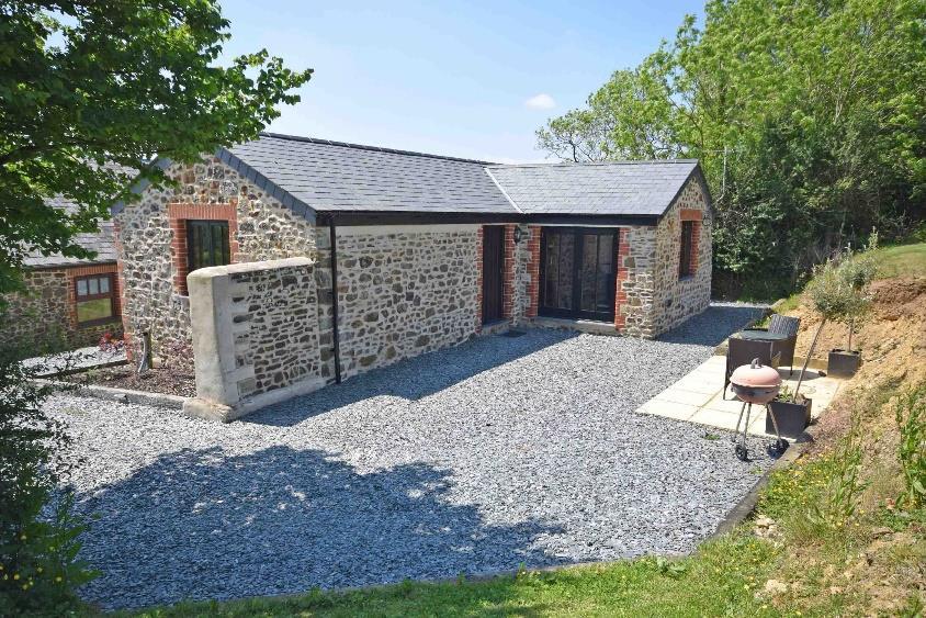 4 THE ACCOMMODATION COMPRISES (all floor plans and dimensions are approximate) COW BARN Solid timber stable door, outside courtesy light, door to:- ENTRANCE HALL. Wood effect tiled flooring.
