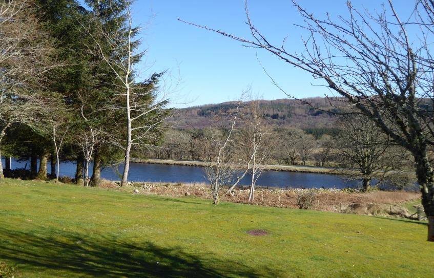 SET IN APPROXIMATELY 1½ ACRES IN AN ABSOLUTELY STUNNING LOCATION ENJOYING WILDLIFE AND MOUNTAIN SCENERY INCLUDING VIEWS TOWARDS AONACH MOR, BEN NEVIS AND THE CALEDONIAN