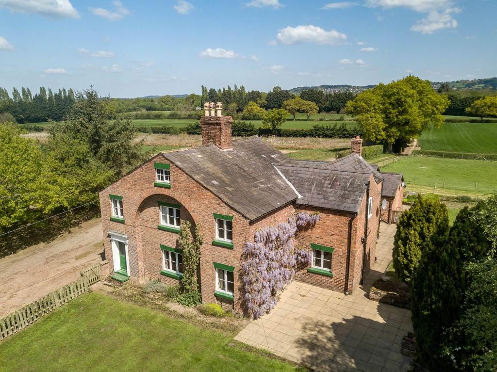 Duddon Mill, Tarporley Road Duddon, Tarporley, CW6 0HA Of interest to private individuals agricultural/equestrian parties and developers.