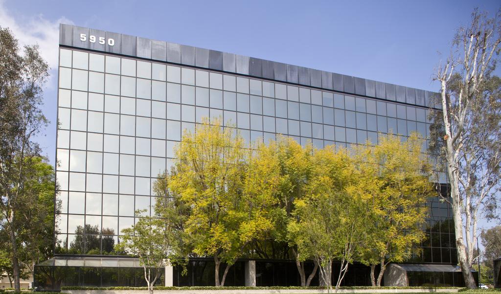 5950 CANOGA AVENUE WOODLAND HILLS, CA WARNER CENTER BUSINESS ARK OFFICE SACE FOR LEASE Rental Rate: arking: Terms: Stories: Building Size: $2.40 er RSF, Full Service Gross 3.