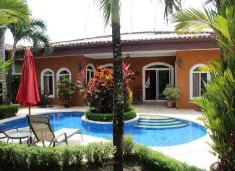 com/rooms/30267210 CASA 53 Immaculate 3 bedroom, 3 bathroom home with private pool.