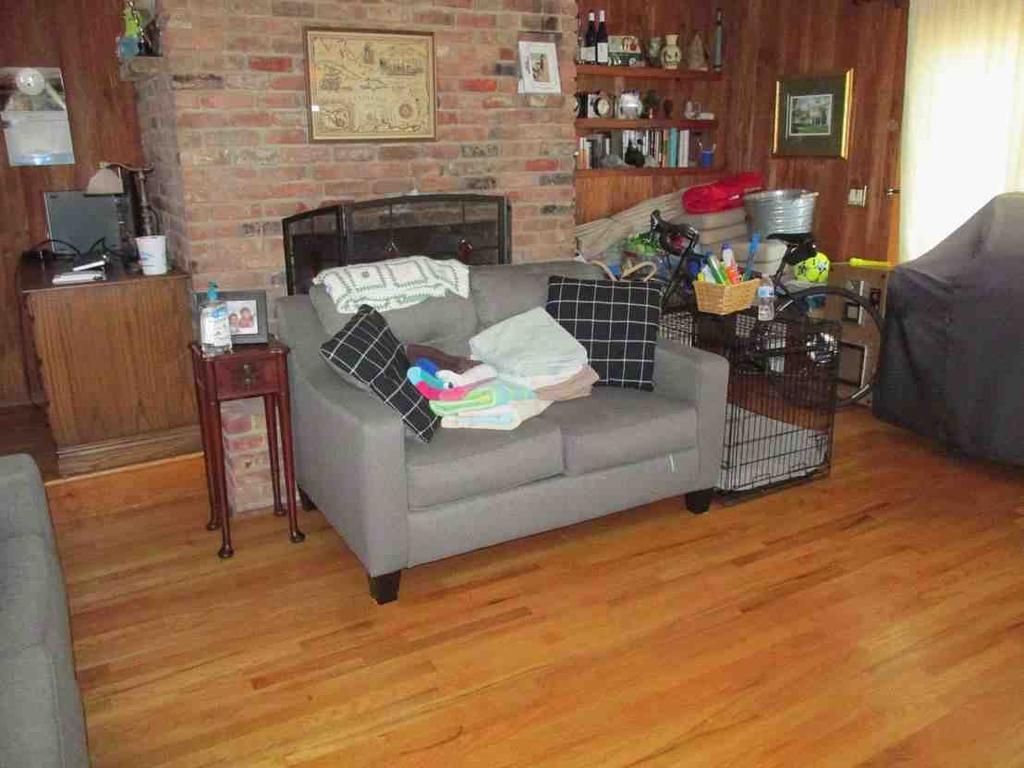 Subject: Photo of living room.