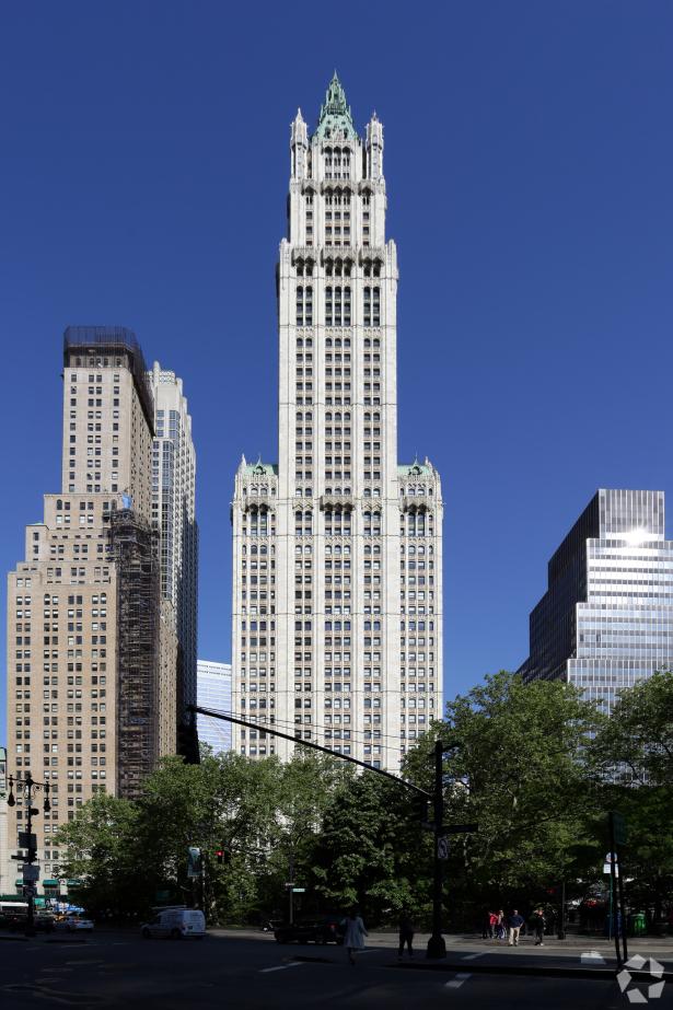THE WOOLWORTH BUILDING AT 233 BROADWAY PHOTO: COSTAR GROUP How far along is construction at 250 West 81st Street? Should be done by February or March by the latest.
