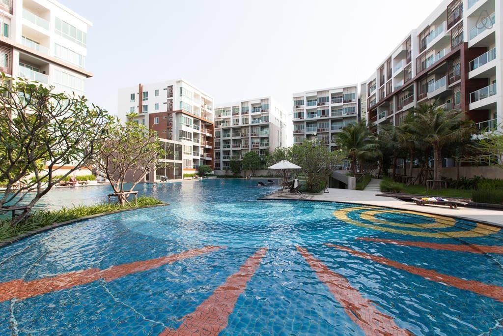S&R: Luxury Two Bedroom Condo in Hua Hin at The Seacraze Size: 2-Bedroom/2-Bathroom, Living area: 81m² Sale: 5,750,000 Thai Baht Rent: 40,000 Thb/mth (Longterm), 45,000 Thb/mth (shortterm) Ref#: