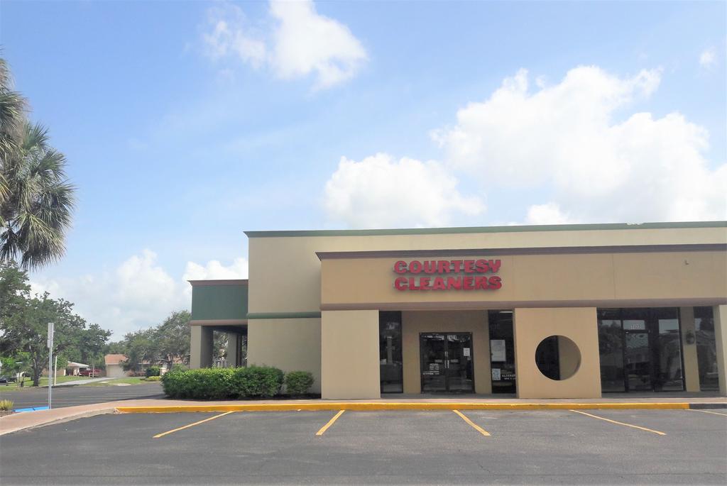 Ample parking for all retail spaces Brick paver accents and