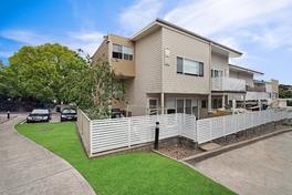 Three bedrooms, all above average size with built-in wardrobes. Fresh paint, modern floor coverings, plenty of natural light. Formal entry, large open lounge, formal dining room.