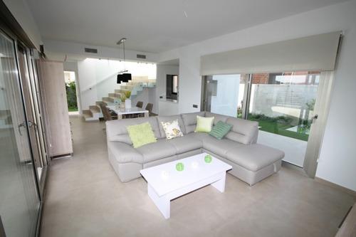 02 m² 3 Bedrooms and