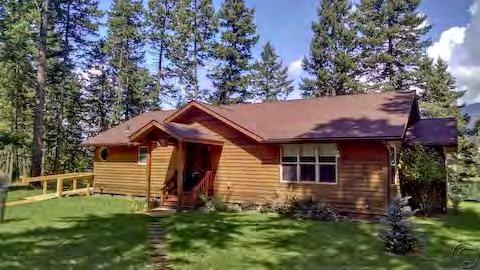Enjoy watching all different water foul, raptors, otters, beavers, herons, deer, turkeys and much more from this awesome river font home. This 3 bed, 2.