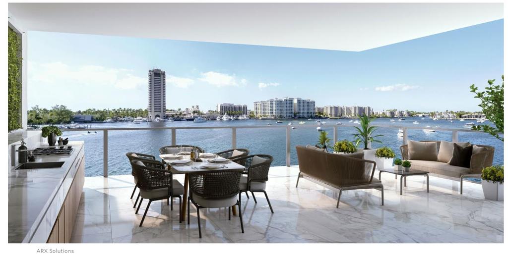breakfast bar, a rooftop terrace with panoramic views of the Miami skyline, a pool, a Jacuzzi and shaded lounge areas, as well as a fitness center overlooking Biscayne Bay.