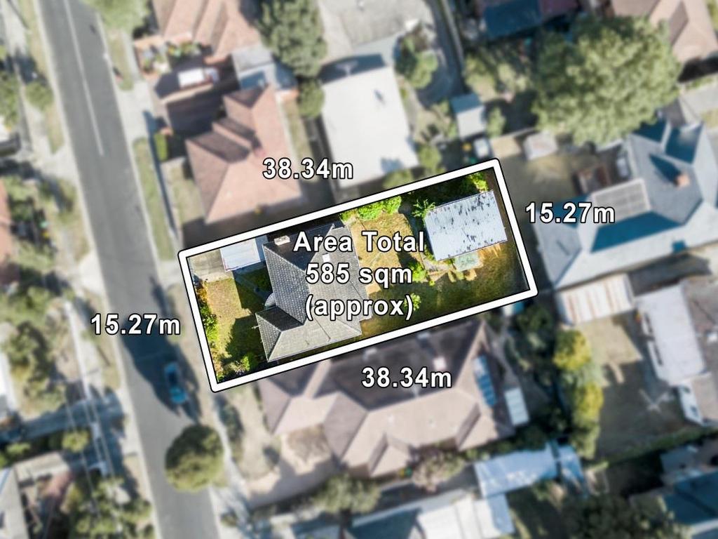 1 Dixon Grove, Blackburn Additional information Land size: 585sqm 1approx. Original weatherboard house Functional cooking appliances Separate laundry Bungalow with kitchen and ensuite 15.27 W x 38.