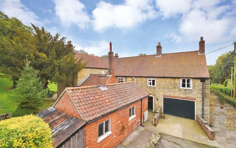 Hillside House, Glentworth, Lincolnshire Gainsborough - 9 miles Lincoln - 12 miles Situated in the pretty village of Glentworth, Hillside House is an attractive Grade II Listed stone built family