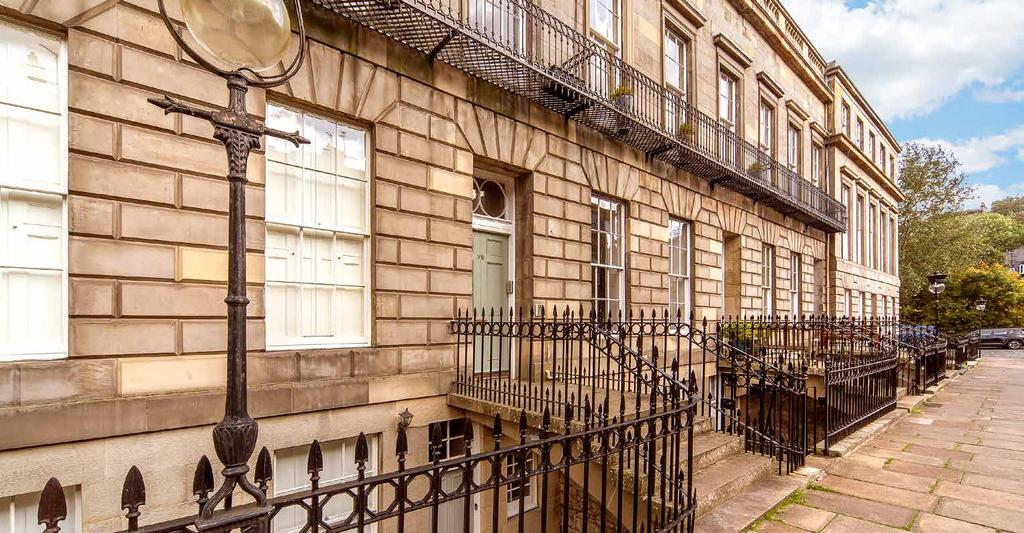 OFFERS OVER 415,000 7/2 CARLTON STREET, STOCKBRIDGE, EDINBURGH, EH4 1NE The living/dining room flows into the sunny dining kitchen, which boasts a vast central skylight.