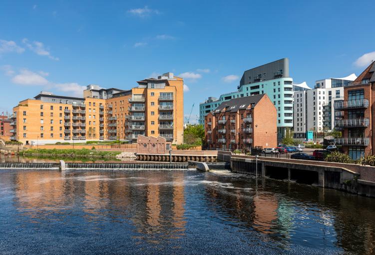 SALES MARKET RENTAL MARKET A LARGE POPULATION OF RENTERS, PARTICULARLY IN THE CITY CENTRE, ARE PUSHING RENTS UPWARDS. AVERAGE RENTS RENTAL GROWTH FORECAST LEEDS SAW 29.