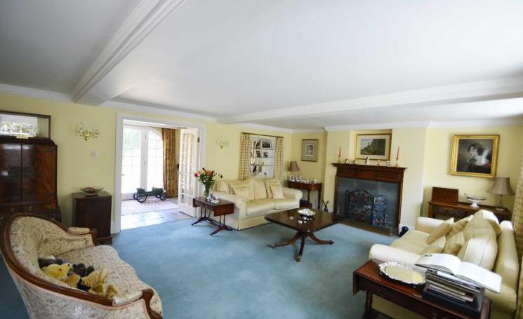 The property offers large and spacious reception rooms including an impressive double height drawing room together with three en-suite bedrooms in the main house while the basement to the