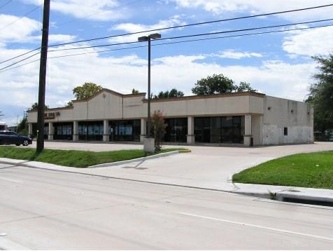 2 9999 W. Montgomery Road, Houston, TX 77088 Price $695,000 Gross Leasable Area 7,200 SF Lot Size 0.88 AC Price/SF $96.53 /SF Property Sub-type Strip Center Property Use Type Investment Cap Rate 4.