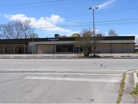4 1319 N. Pruett, Baytown, TX 77520 Property Details Price $630,000 Gross Leasable Area 21,000 SF Lot Size 1.