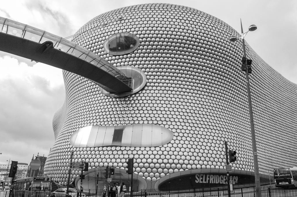 feel culture in the heart of birmingham T he fundamentals for Birmingham remain strong with Birmingham continuing to reposition itself nationally as a major regional centre with a dramatically