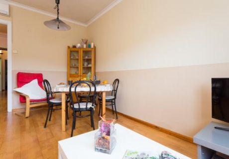 Description Charming, comfortable and fully equipped with everything you need for your holiday in Barcelona, this 3
