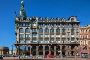 Petersburg building code did not allow structures taller than the Winter Palace, residence of the emperor The architect found an elegant solution to the limit of 235 meters: the six-storey Art