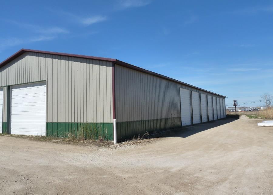 BUILDING 5 SIZE & RENT ROLL DETAILED FEATURES 5 Built Construction Size Units Door Heights End-Cap Unit Paved