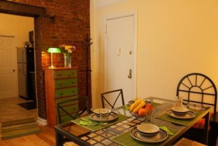 7 Accommodation in Chinatown Shared Apartment (Downtown, Lower East Side) Location: Downtown Manhattan. Within walking distance of the Brooklyn Bridge, Little Italy, Chinatown and SoHo.