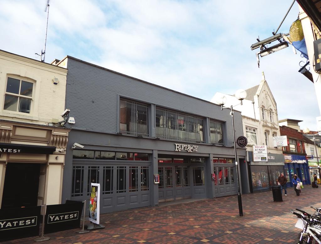 0207 493 3043 bidwells.co.uk Investment Summary Prominent long let bar investment. Freehold. Located on Swindon s main pedestrianised retail and leisure pitch. Rare late licence.