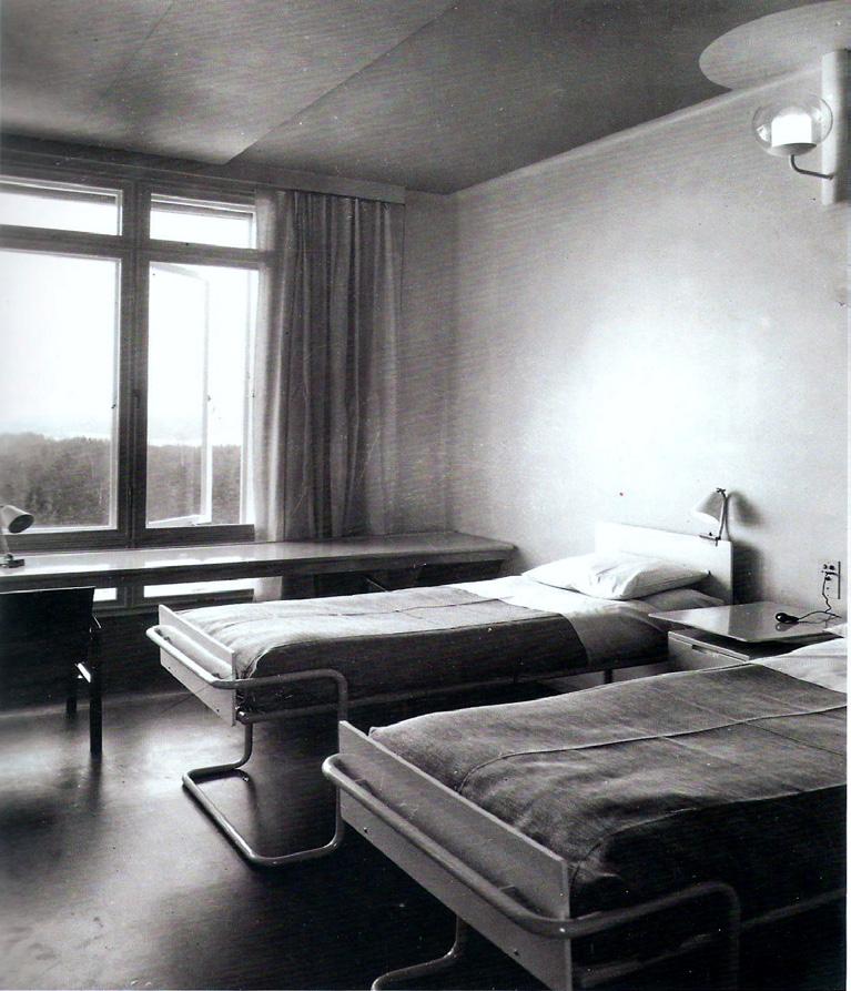 the sanatorium. The heat was designed so that the feet at the end of a bed would receive enough heat.