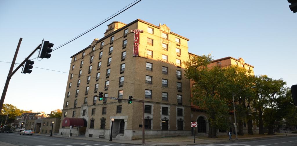 Sandwiching in History Albert Pike Hotel 701 Scott Street, Little Rock July 7, 2017 By Revis Edmonds Good afternoon, my name is Revis Edmonds, and I work for the Arkansas Historic Preservation