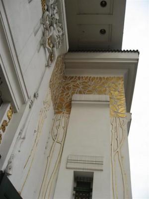 Viennese Art Nouveau was rediscovered in the 1970s and the pavilion rescued from decay The building is quite sober and only uses two colours, white and gold Due to its massive, unbroken walls, the