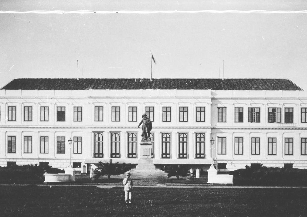 Illustration 6: Photographs (late 19th century) showing the front façade of the Ministry
