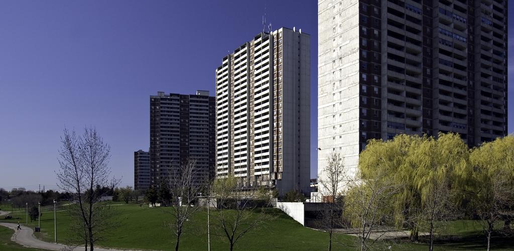 Modern Tower Blocks and Apartment Neighbourhoods: Toronto s Urban Asset Toronto s heritage of modern residential towers is an important built legacy which distinguishes Toronto from other cities.