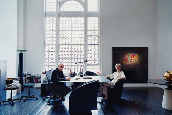 photo by Dean Kaufman for New York Magazine Massimo Vignelli, although trained as an architect in Italy, became a household name here first for his work in graphics and corporate identity.